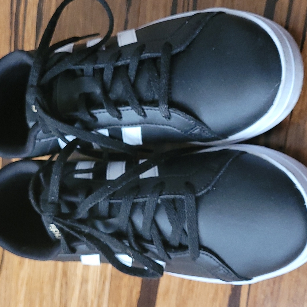 Courtpoint Adidas, Black and white classic, nearly new! - Picture 6 of 7